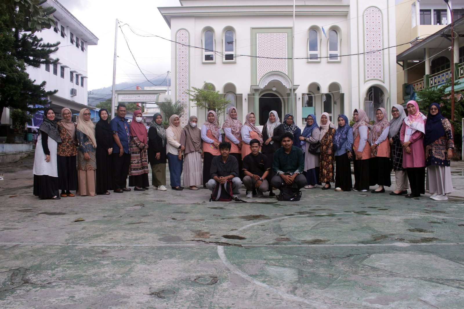 Pelatihan peningkatan mutu dewan guru dalam penyusunan modul ajar dan standarisasi kurikulum Alkhairaat jenjang MI dan SD. (Dokumentasi 3)