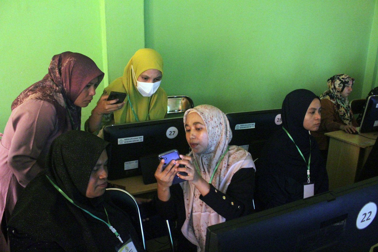 Pelatihan peningkatan mutu dewan guru dalam penyusunan modul ajar dan standarisasi kurikulum Alkhairaat jenjang MI dan SD. (Dokumentasi 4)